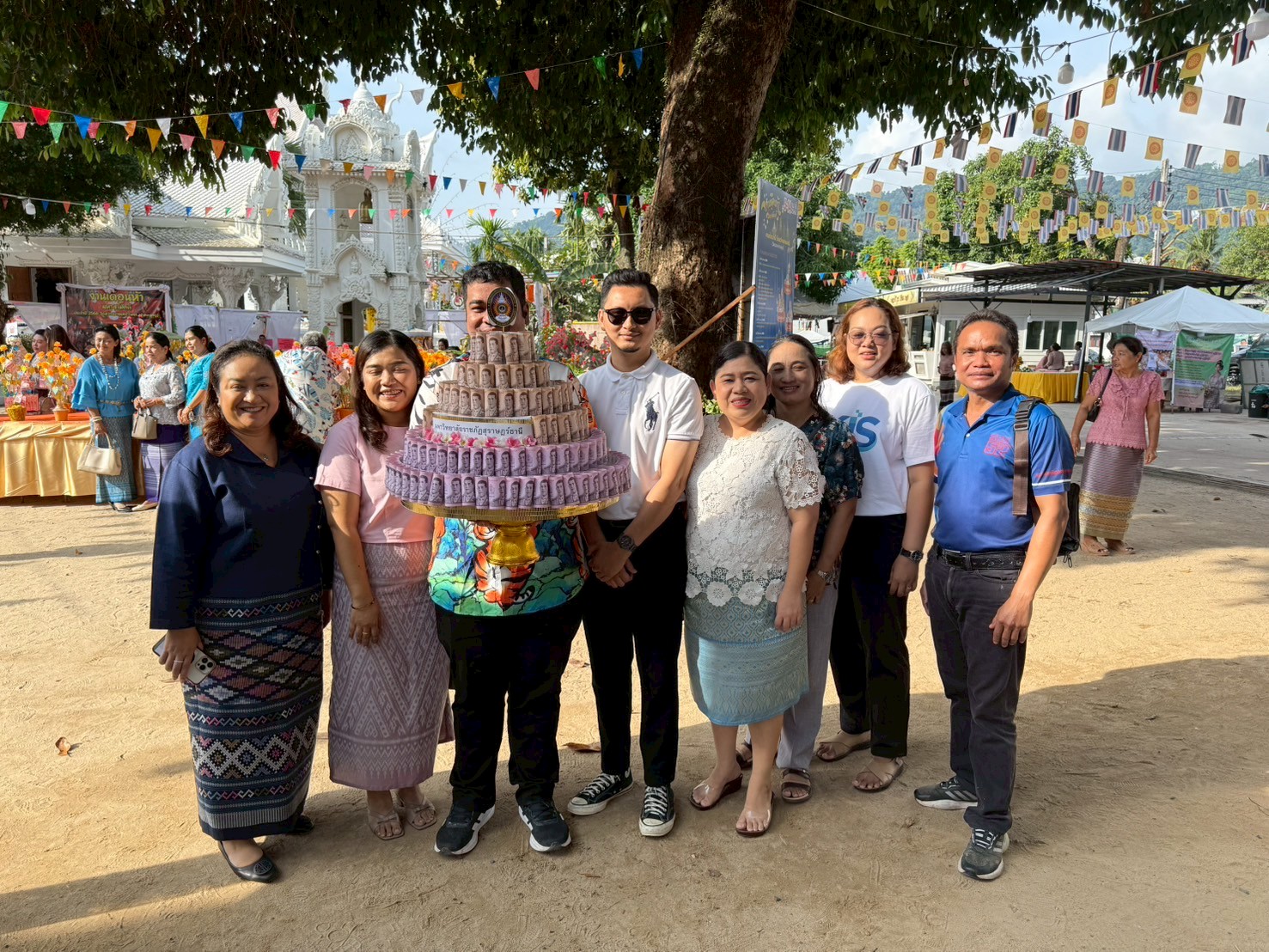 วิทยาลัยสหวิทยาการ เกาะสมุย มหาวิทยาลัยราชภัฏสุราษฎร์ธานี ร่วมทอดผ้าป่าสามัคคี งานเดือน 5 ประจำปี วัดสว่างอารมณ์ อำเภอเกาะสมุย จังหวัดสุราษฎร์ธานี วิทยาลัยสหวิทยาการ เกาะสมุย มหาวิทยาลัยราชภัฏสุราษฎร์ธานี ร่วมทอดผ้าป่าสามัคคี งานเดือน 5 ประจำปี วัดสว่างอารมณ์ อำเภอเกาะสมุย จังหวัดสุราษฎร์ธานี