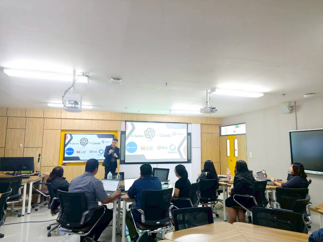 วิทยาลัยสหวิทยาการ เกาะสมุย จัดโครงการเสริมทักษะดิจิทัลและการใช้ AI เพื่อการเรียนรู้และการทำงาน ยกระดับศักยภาพบุคลากรสู่ยุคดิจิทัล