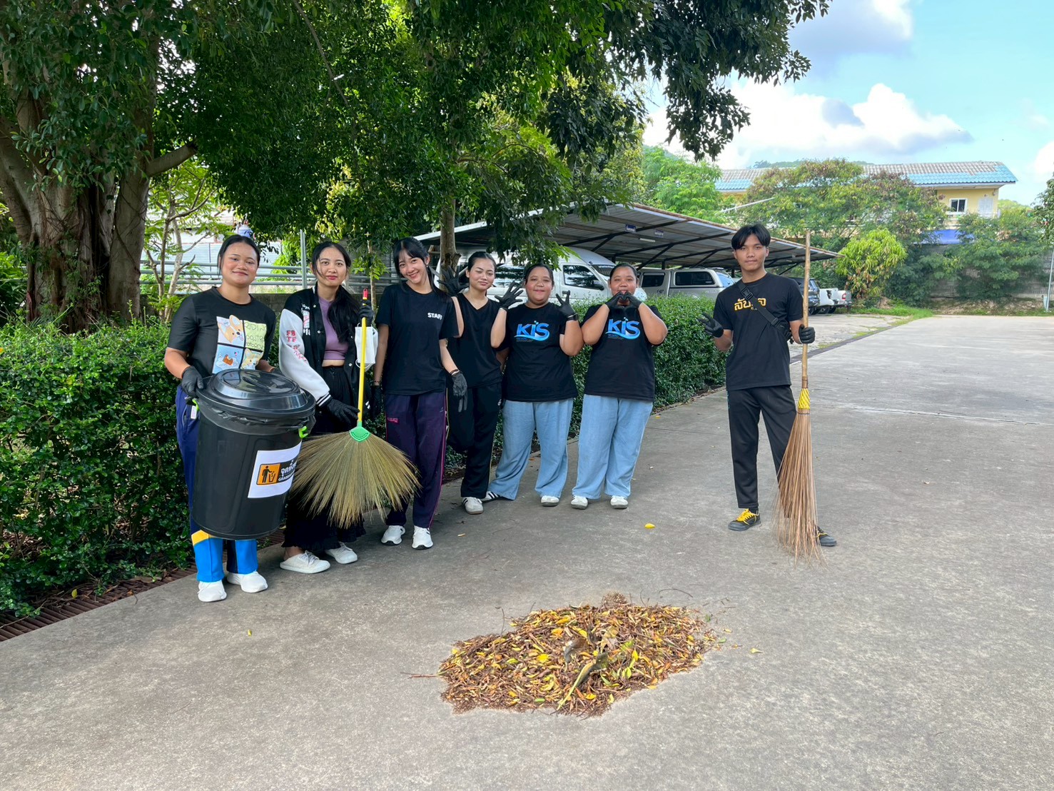 วิทยาลัยสหวิทยาการ เกาะสมุย จัดกิจกรรม “รวมพลังจิตอาสา SRU KIS 2025” เสริมสร้างจิตสาธารณะและสิ่งแวดล้อมที่เอื้อต่อการเรียนรู้
