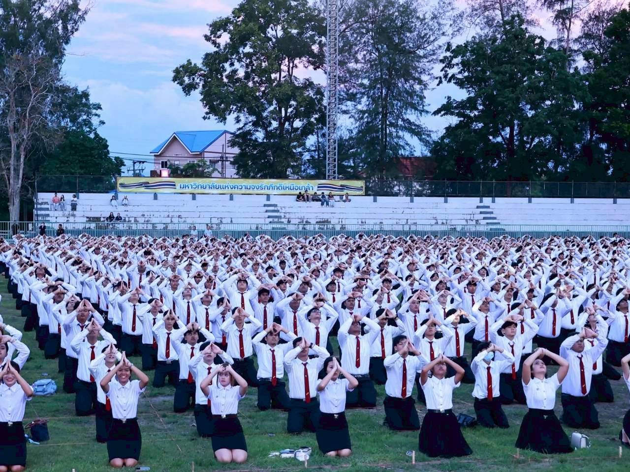 มรส. จัดพิธีมอบเข็มตราพระราชลัญจกร ต้อนรับนักศึกษาใหม่ 2569