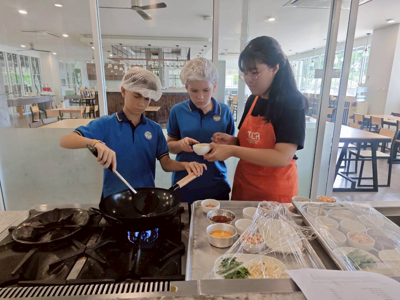 Cooking Class ถ่ายทอดเสน่ห์อาหารไทยแก่นักเรียนนานาชาติ Cooking Class ถ่ายทอดเสน่ห์อาหารไทยแก่นักเรียนนานาชาติ